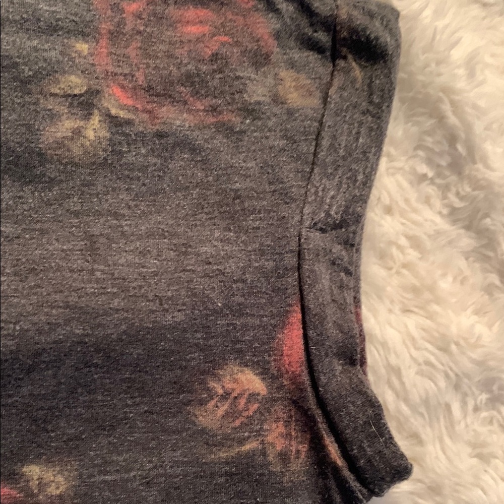 Ardene Black Fitted Cap Sleeve Roses Design T-Shirt - Picture 4 of 10
